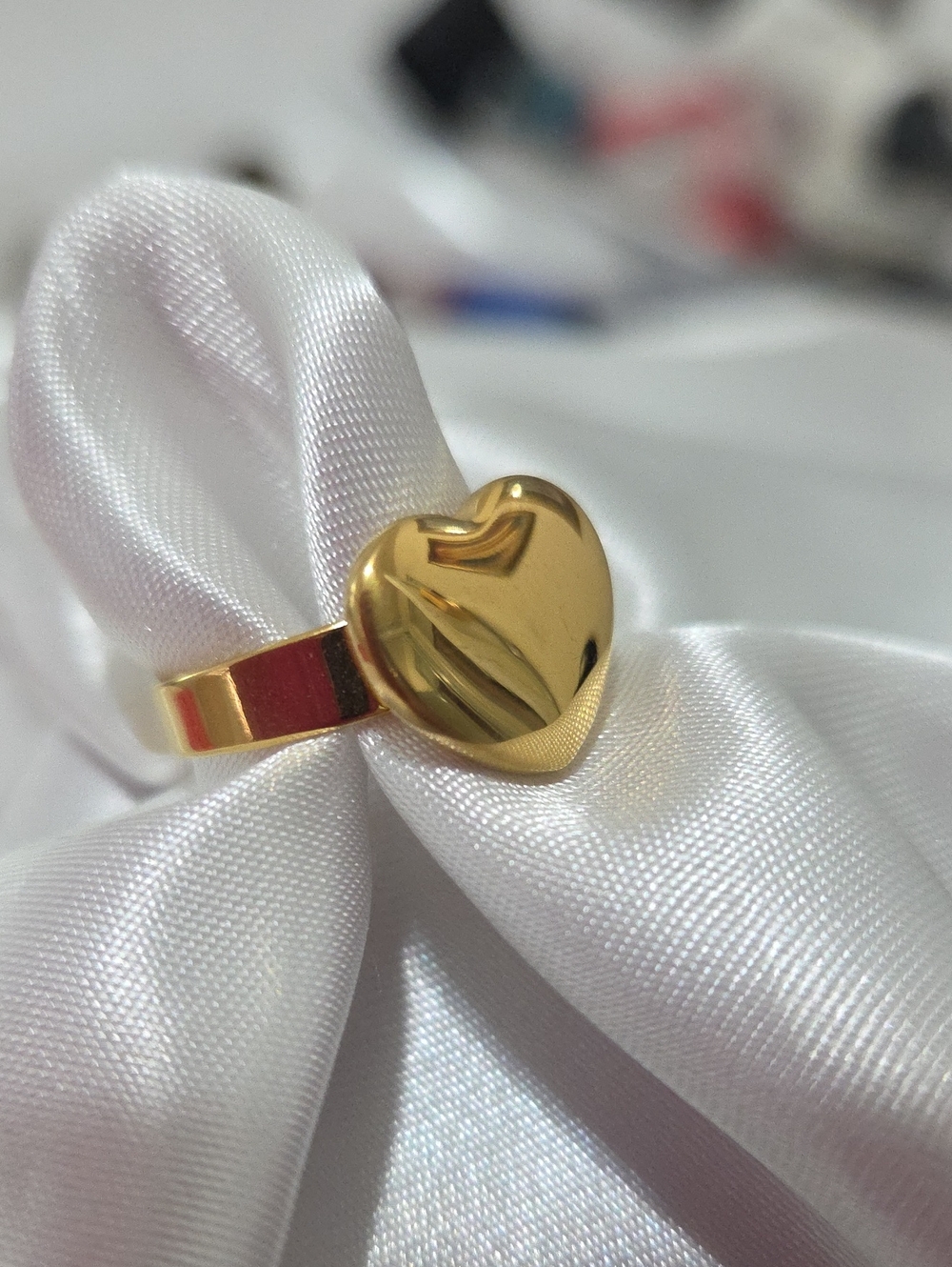 18 K Gold Heart Ring - Elegant Women's Heart-Shaped Band